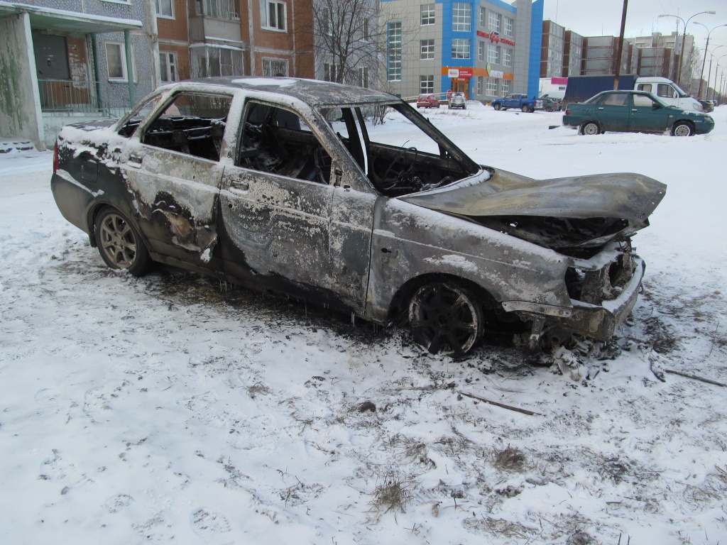 Полицейские, прибывшие на место возгорания автомашины, предотвратили более  серьезные последствия