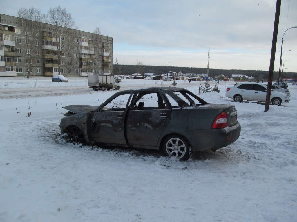 Полицейские, прибывшие на место возгорания автомашины, предотвратили более  серьезные последствия